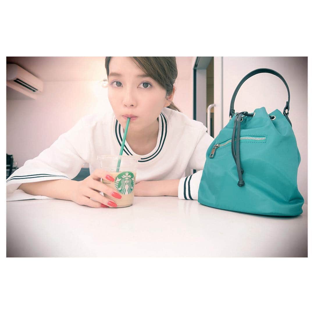 宇野実彩子さんのインスタグラム写真 - (宇野実彩子Instagram)「Green🍀 @emoda_official  #emoda #misakouno #emoda_uno #bag #green #black #pink #starbucks #coffeetime」2月7日 17時59分 - misako_uno_aaa