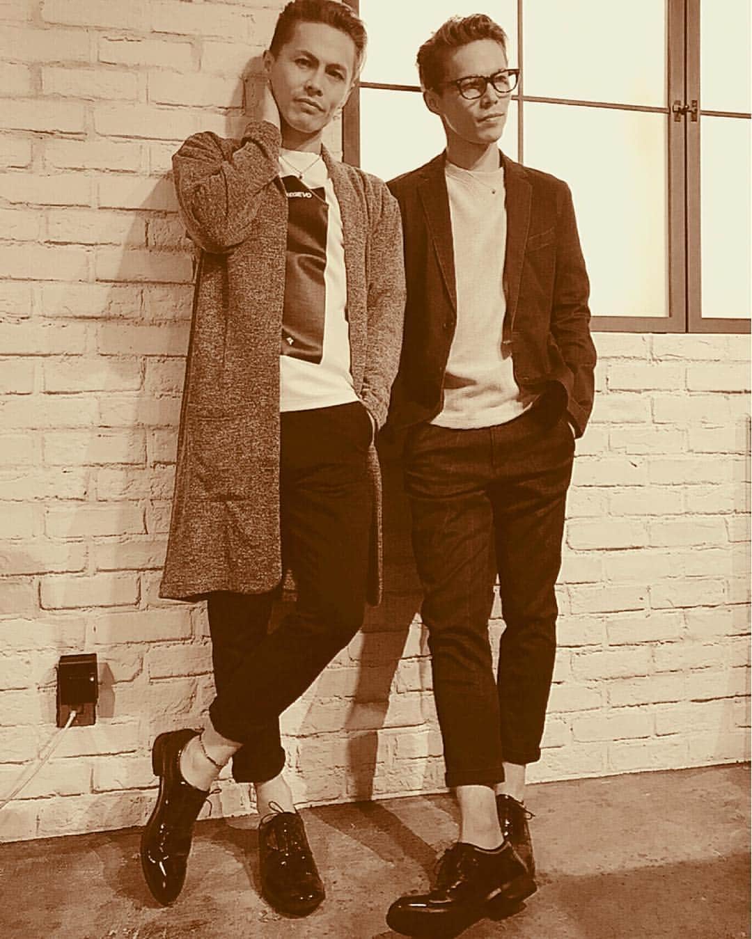 YU・RYO（BRIDGET）のインスタグラム：「Twins model spring clothes.  #bridget #twins #half #dancer #japan #双子 #ハーフ #ダンサー #日本 #avex #2月末販売予定 #レジエボ #regiusevolution #今日はHIROYUKIも一緒に撮影 #36着ぐらい着た…>_<… #外は激寒 #ロケじゃなくてよかった」