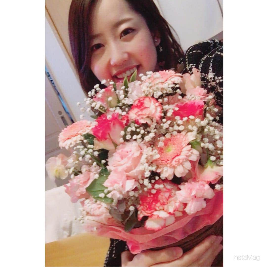 河村綾奈のインスタグラム：「本日、25歳になりました。 メール、ハガキ、お花など沢山のお祝いを本当にありがとうございます！ 誕生日って やっぱり嬉しい日だなぁ、幸せ者だなぁと実感しています。 まだまだ理想や目標には届かないけど、 支えてくださる方々に恩返しができるよう、一つ一つ 階段を上っていきます。 今日は、誰よりたくさんの「ありがとう」を。  #感謝 #決意を新たに ... そしてもう一つ、これだけはどうしても！ 爆笑問題のお二人から、カーボーイリスナーさんから、ラジオを通じて誕生日をお祝いしていただけるとは、夢にも思いませんでした。 本当に恐縮です。心から感謝の気持ちでいっぱいです！ ごぜん様さま、もっとリスナーさんに楽しんでいただき、そして色んな場所で話題に出してもらえるように、これからも頑張ります。 クイズもしっかり考えるぞうo(^o^)o 再来週のSPウィーク企画、たのしみ…！💕笑  ラジオって、あったかい。  #爆笑問題カーボーイ #ごぜん様さま」