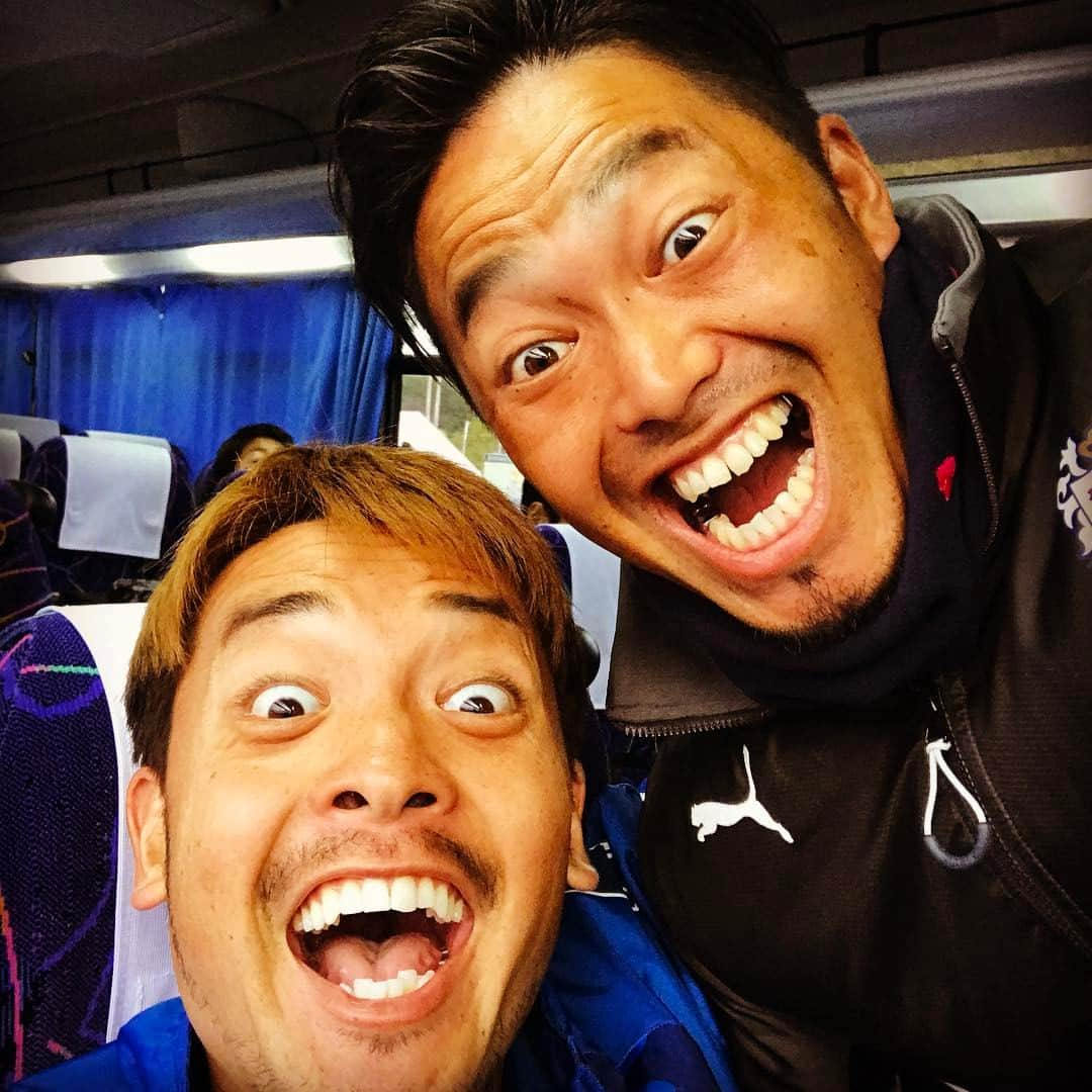 野村直輝さんのインスタグラム写真 - (野村直輝Instagram)「セレッソとの練習試合で久々の再会♡ 渡名喜ジェフェルソンようえい！！ #ポルトガル語通訳#筋肉オバケ#ベンチプレス150kg#優男#ほぼブラジル人#どこでもバーベキュー#怪獣#セレッソ大阪#横浜FC」2月8日 16時57分 - naoki.nomu