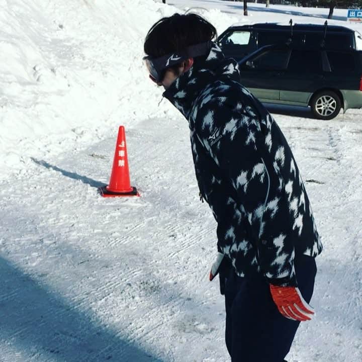 坂井聖人のインスタグラム：「雪山登るのきつすぎやし疲れすぎて頭おかしくなっちゃった👶👶」