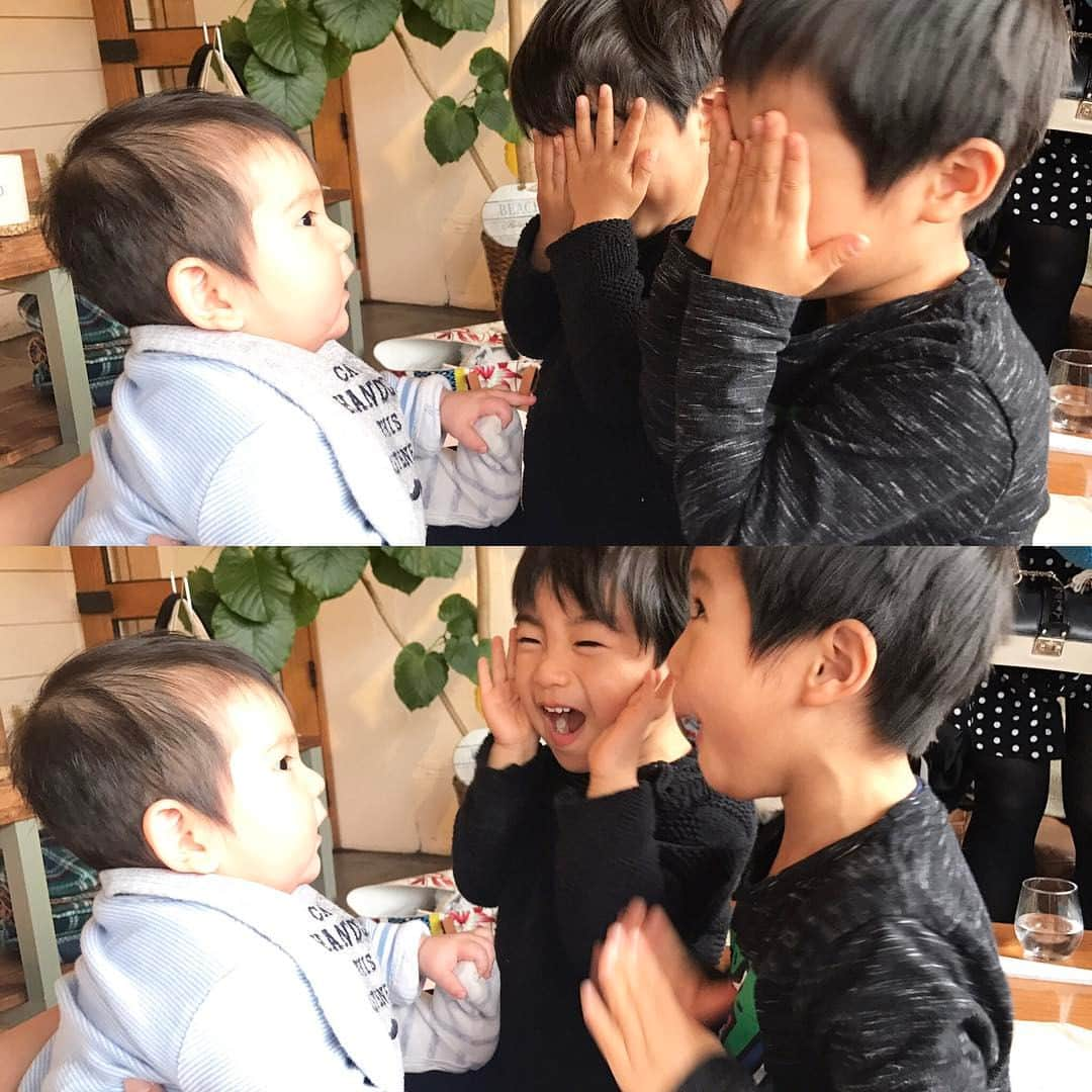 ayu kagawaさんのインスタグラム写真 - (ayu kagawaInstagram)「ヨガの後は子供達を迎えに行ってからみんなでYORKYS BRUNCHへ❤️ 癒しの3boys😽✨ ・ 息子、いないないばぁがいつも独特すぎるよ🙃 ・ #いないないばぁ #赤ちゃん大好き #男の子 #０歳と３歳 #温度差あり」2月8日 18時32分 - ayuyunyun