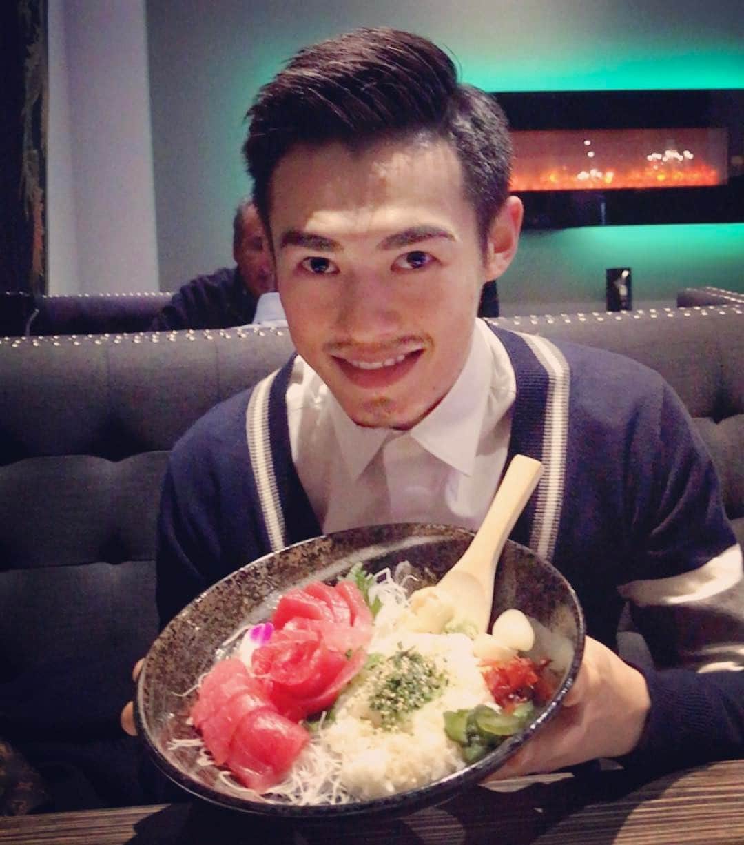 柴田嶺さんのインスタグラム写真 - (柴田嶺Instagram)「Japanese night👅 #japanese#asianboy#sushi#shakou#protein#どこ見てんの#目がいやしい#満腹」2月9日 12時46分 - ryo_shibata_skate