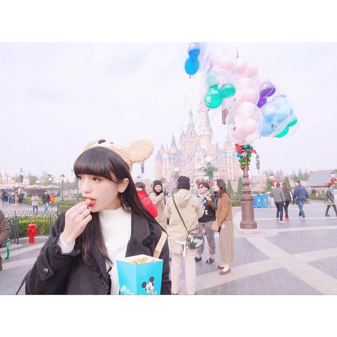 宮谷優恵（ゆえち）のインスタグラム：「. . The popcorn from Shanghai Disneyland is very good 🍿❤️ . #shanghaidisneyland #上海ディズニーランド #SHDL #shanghai #yuemiyatani #宮谷優恵 #yuechi #ゆえち」
