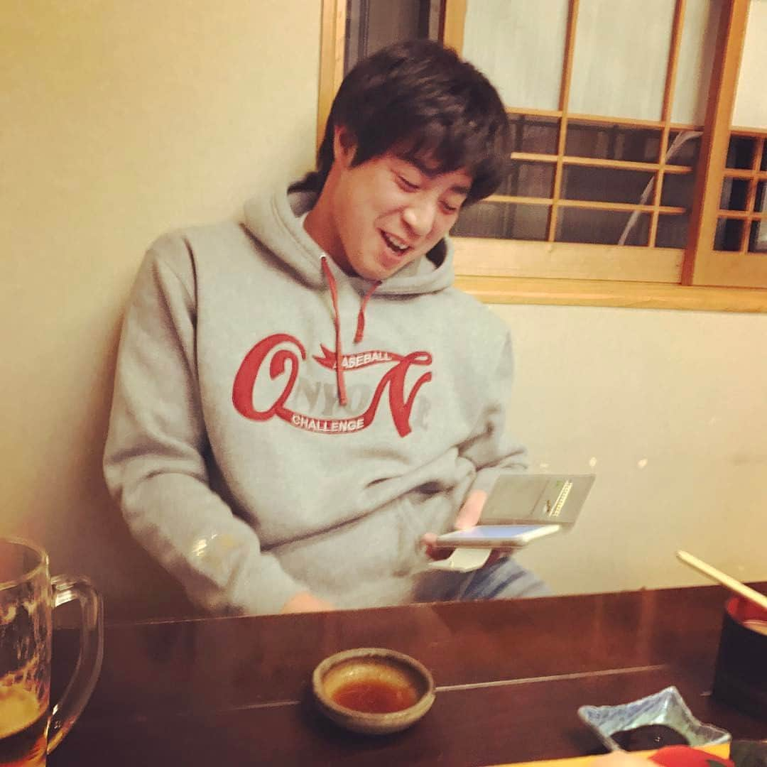 飯田哲矢さんのインスタグラム写真 - (飯田哲矢Instagram)「野村祐輔さん。 #海老食べれない #海老の味噌汁も飲めない #もったいない。笑」2月9日 20時18分 - tetsuyaaa_iida