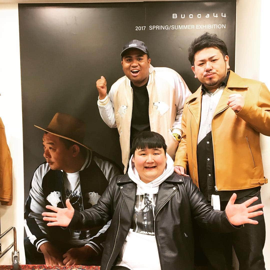 アントニーのインスタグラム：「TKO木下さんがディレクションされてるBUCAA44の展示会に鬼越トマホークの金ちゃんと気付けば俳優の雨野宮君と行って来たよ。  #bucca44  #鬼越トマホーク #雨野宮将明  #アントニー #僕らポッチャリ男子にはたまらない #これでモテる #日本中の服探しに困ってるポッチャリ男子につぐBUCAA44を着なさい #木下さんありがとうございます」