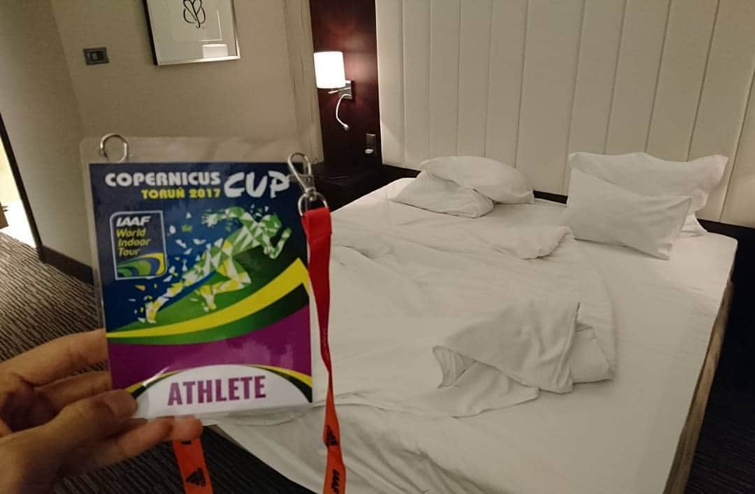 戸邉直人のインスタグラム：「1room, 2men, 1bed... #iaaf #worldindoortour #toruń」