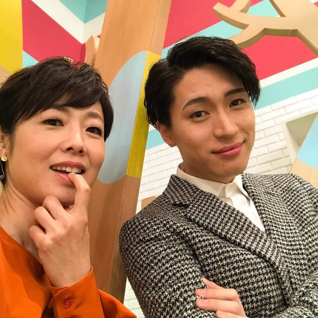 あさイチさんのインスタグラム写真 - (あさイチInstagram)「松下優也さんとのツーショット。 有働アナのポーズはいったい…  #松下優也 さん #プレミアムトーク #べっぴんさん #岩佐栄輔 役 #栄輔さん  #有働セルフィー  #有働由美子 アナ #うどん #nhk  #あさイチ #8時15分から」2月10日 15時25分 - nhk_asaichi