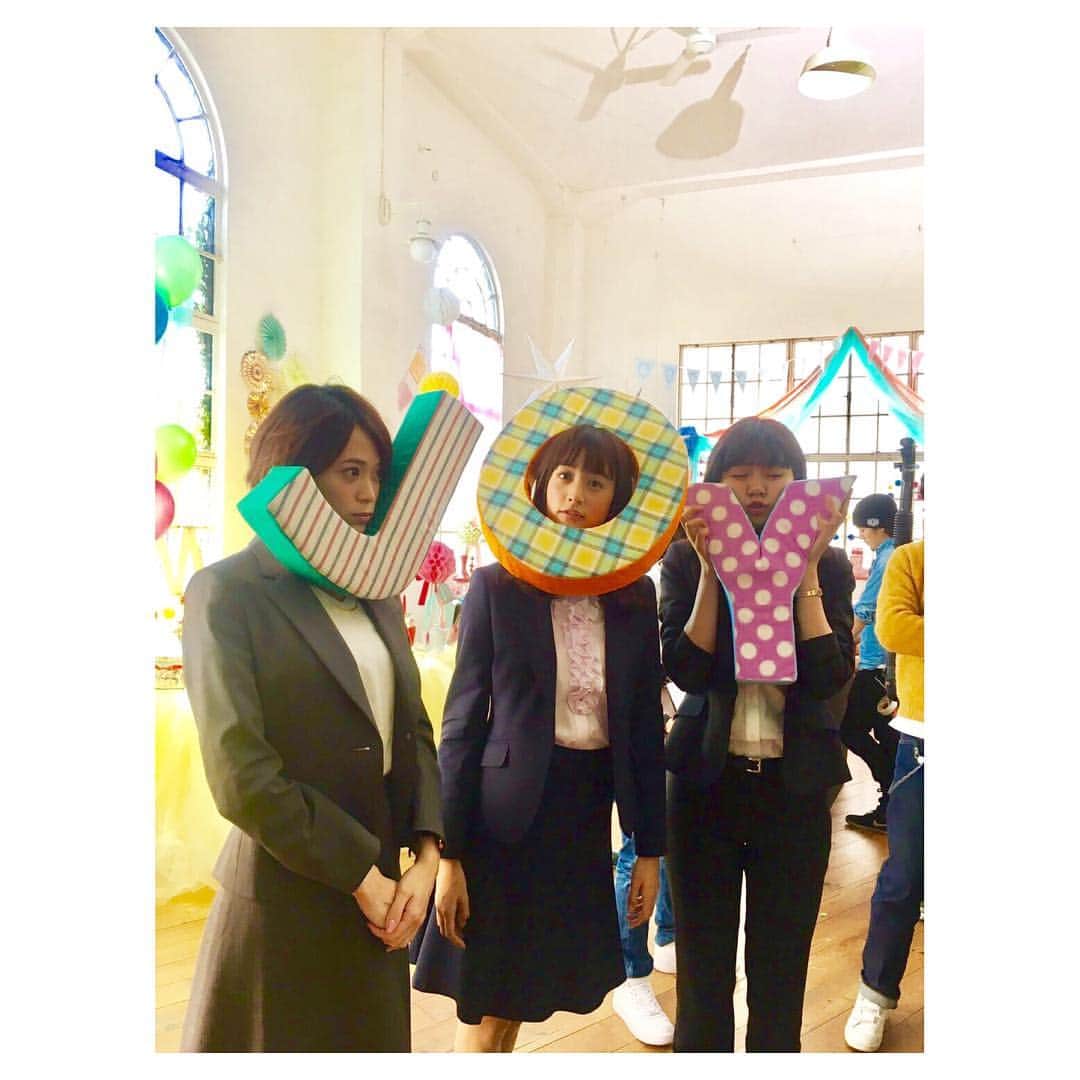 山本美月さんのインスタグラム写真 - (山本美月Instagram)「AOKIさんの新しいCMがOA中です。 はしゃいでます。 梨香子真顔、エライザ可愛い変顔、 私はOが顔にぴったりサイズだったよ。  #aoki」2月10日 17時01分 - mizuki_yamamoto_official