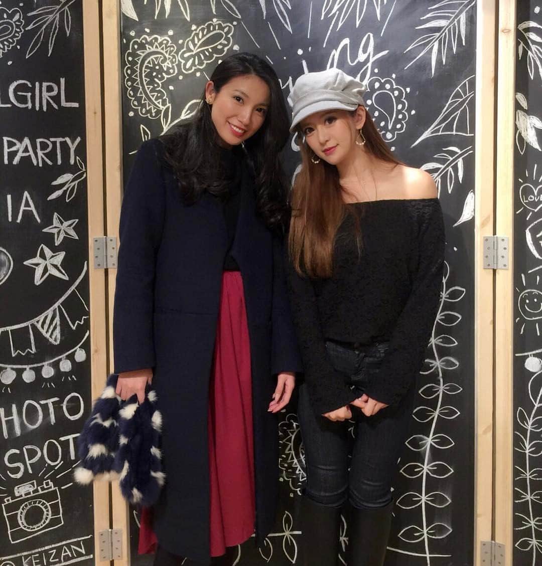 吉田愛璃のインスタグラム：「@keiko.423 とKEIZANの展示会👗 可愛くて可愛くて、春が待ち遠しい...🙈💓 #KEIZAN  #2017ss  #spiralgirl  #royalparty  #miia」