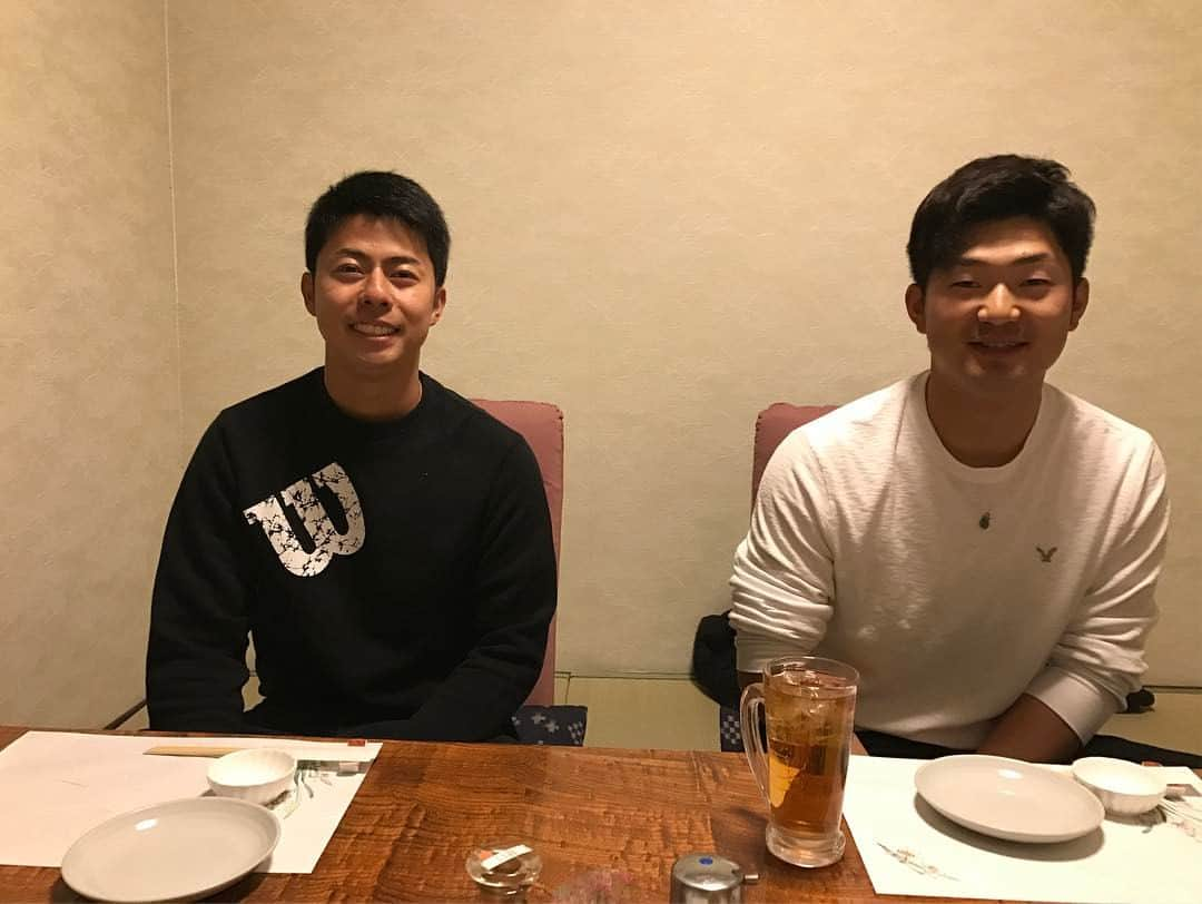 野村祐輔のインスタグラム：「今日はこの2人と食事です^_^ オスカル髪切ってる！笑」