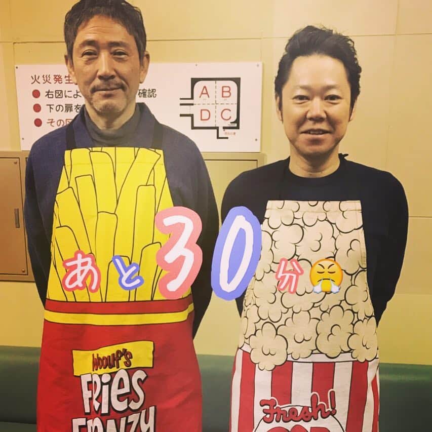 下剋上受験のインスタグラム：「あと30分🎶  #エプロン似合う #下剋上受験 #下剋上 #受験 #TBS #金曜22時 #通称金ドラ #阿部サダヲ #深田恭子 #山田美紅羽 #若旦那 #皆川猿時 #岡田浩暉 #川村陽介 #小芝風花 #要潤#風間俊介 #小林薫」