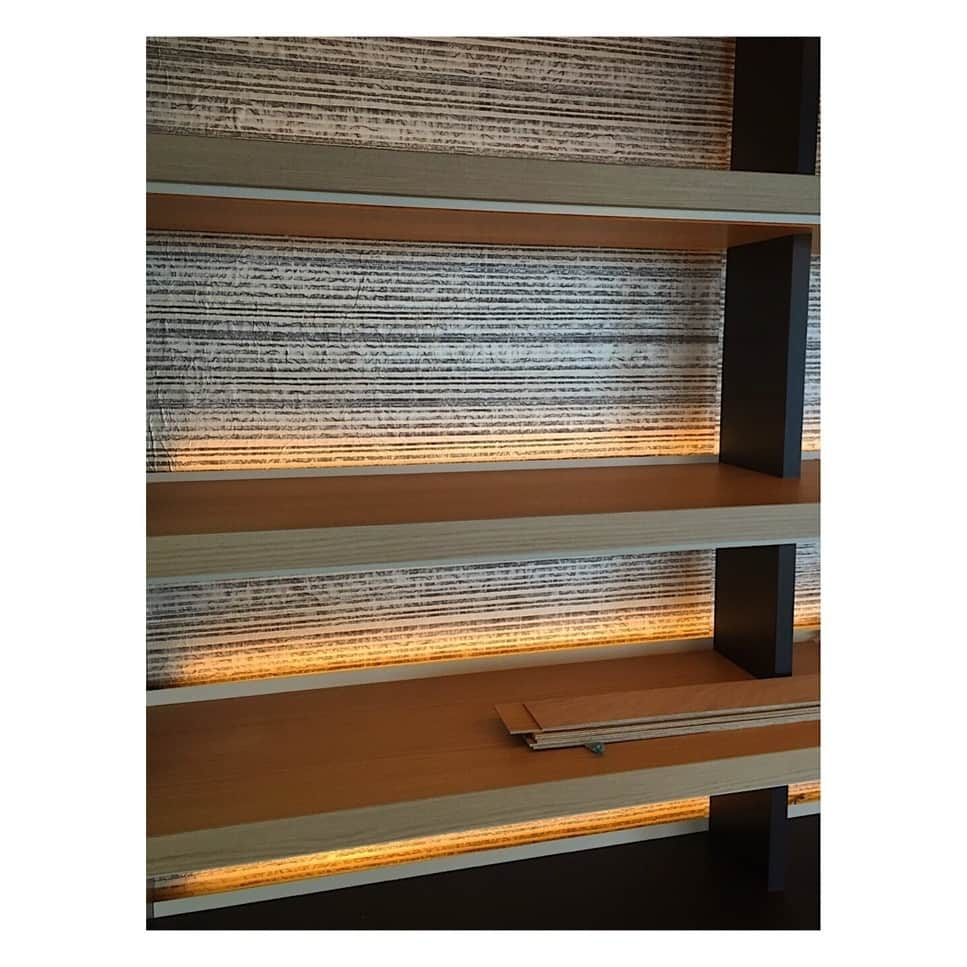 Wajueさんのインスタグラム写真 - (WajueInstagram)「#xexatagogreenhills #spinoff #ichiroshiomi #luxurydesign #shelfdesign #wallpaper #contemporarycraft #artwallpaper #deco #surface #surfacedesign #luxury #hoteldesign #modern #design #designer #designideas #moderninterior #interiormaterial #restaurantdesign #interiormagasinet #designlovers #japanesestyle #designdaily #interiordesign #instainterior #chic #combingpaint #goldline #indirectlighting」2月12日 7時40分 - washi_worx