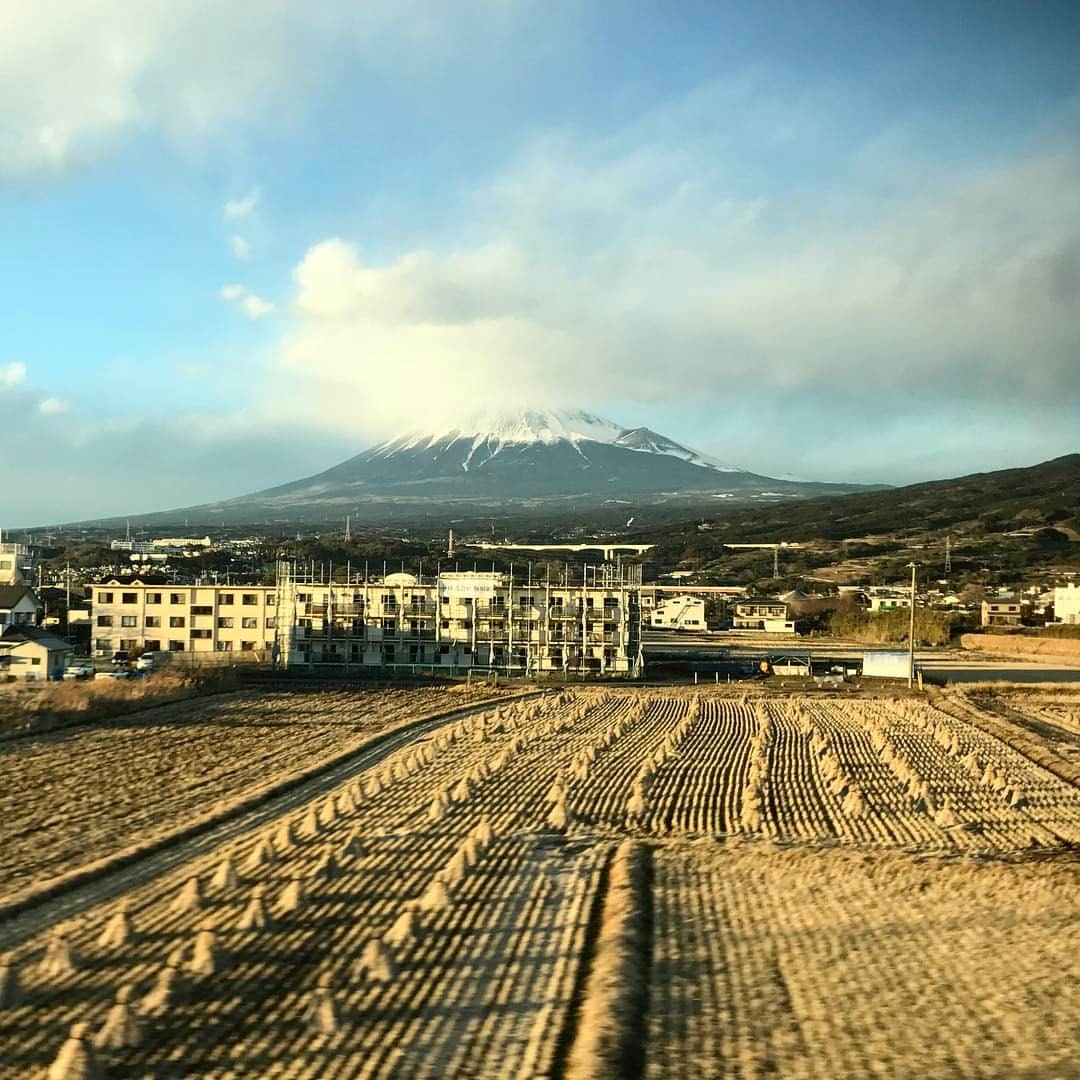 柴咲コウさんのインスタグラム写真 - (柴咲コウInstagram)「先っちょは雪降ってるかなぁ  #today #mountfuji #富士山 #kostagram #浜松で降雪」2月12日 0時11分 - ko_shibasaki