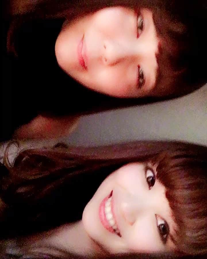 葉山みおりのインスタグラム：「仲良しにみえるんじゃなくて仲良しなんだよ🐣 #高校からの友達 #ほろ酔い #愛のスコール #だいすきゆきの」