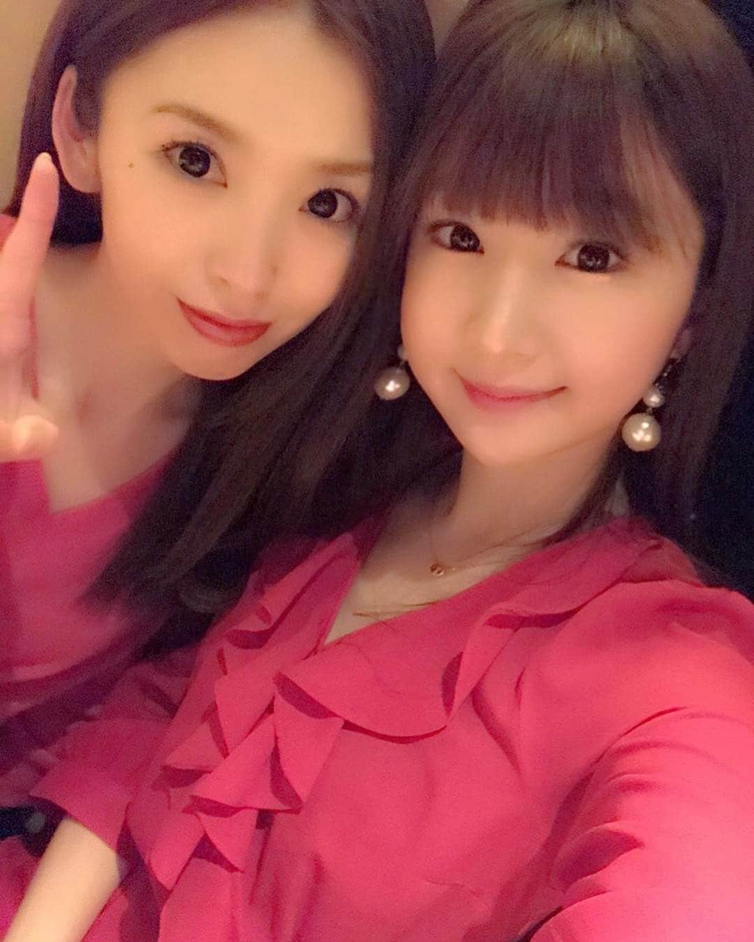 奈々子のインスタグラム：「ブログ更新。💓 . #LINE公式ブログ#週末#怒涛の更新中#みかちゃん#美#美白#美肌#美髪#メーテレ#ピンク#friend#dinner#girlstalk#pink#night」