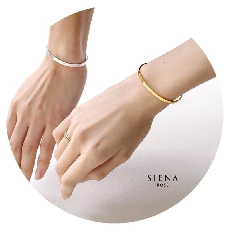SIENAさんのインスタグラム写真 - (SIENAInstagram)「Toi et Moiペアバングル lisse-リス-(なめらか) 「ゆるやかな時の中で二人の愛が育まれますように」という想いを込めたペアバングル。表面に入ったほのかなテクスチャが柔らかな輝きを放つ。  レディース/SV(18金厚メッキ) ¥16,500（税別）  メンズ/SV ¥15,500（税別）  #sienaroze#siena#jewelry#present#winter#valentine#bangl#pair#pairbangl#popular#2017#シエナロゼ#シエナ#ジュエリー#プレゼント#冬#バレンタイン#バングル#ペア#ペアバングル#人気」2月12日 13時42分 - sienarose_official