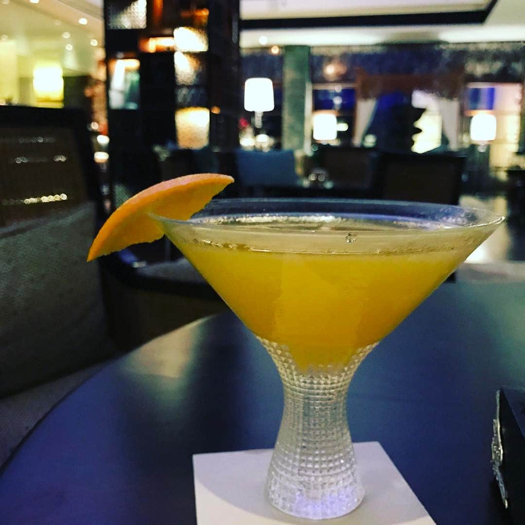 ダンドイ舞莉花のインスタグラム：「Amazing #martini #glass #passionfruitmartini」