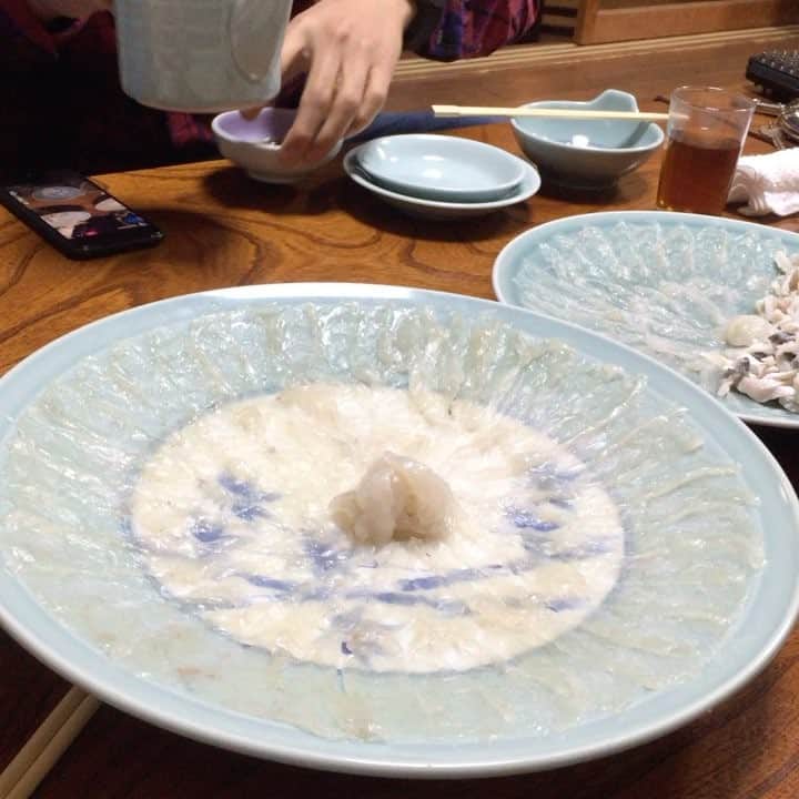 田上大地のインスタグラム：「フグコース料理いただきました🍴 #フグのお刺身 #フグの唐揚げ #白子の唐揚げ #フグ鍋 #vファーレン長崎」