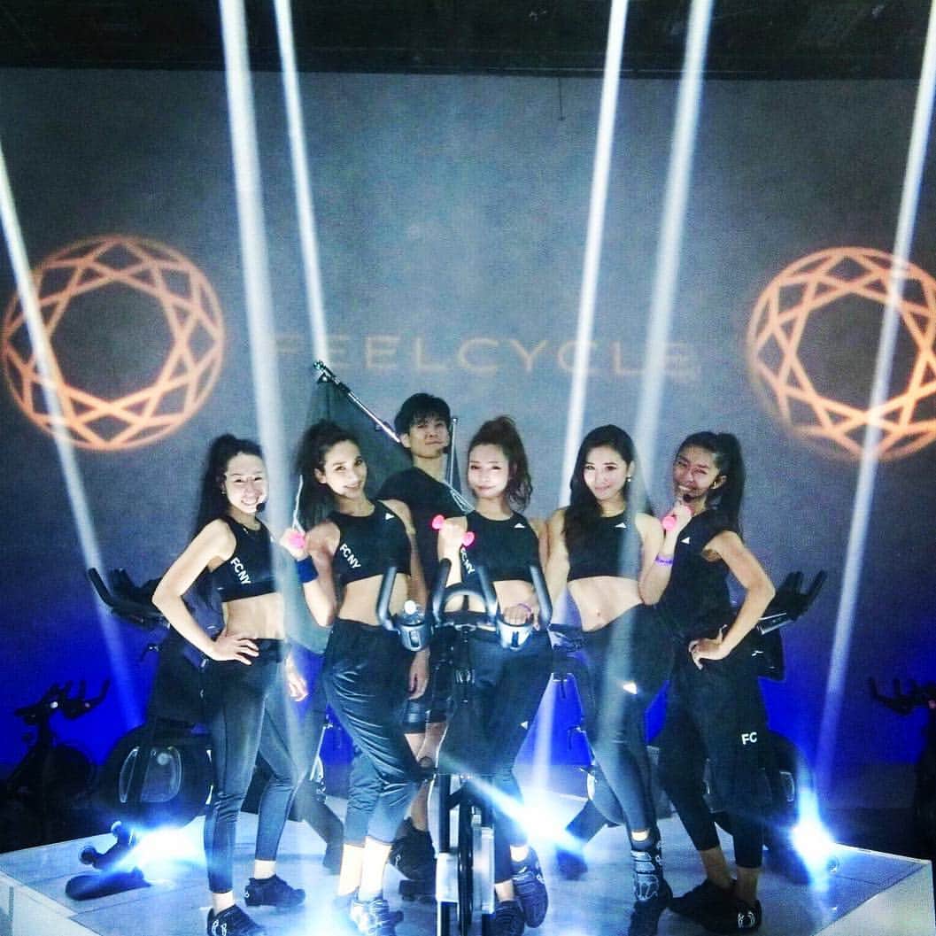 のインスタグラム：「Sakura. Hitomi. Aya. がチャレンジ！ #Repost @cjd_aya  汗だくおわりに#feelcycle 🚴 の先生達とっ🔥🔥🔥 . . ライティングも先生達のパフォーマンスも 最強にかっこいかったな〜ぁ😍✨ . . 女でも惚れてしまいそう😱💗 #adidas#tokyo #cyberjapan#cyberjapandancers#cjd_aya #フィールサイクル #feelcycle #ガチトレにまじ夢中 #夢中に敵うものなんてない #adidas #adidastraining #adidastrainingzone」