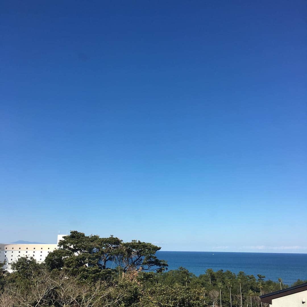 山藤健太のインスタグラム：「宮崎キャンプ最終地 #青島 #空と海が青い #やっとここまできた #残り少し #ファイトー‼︎」