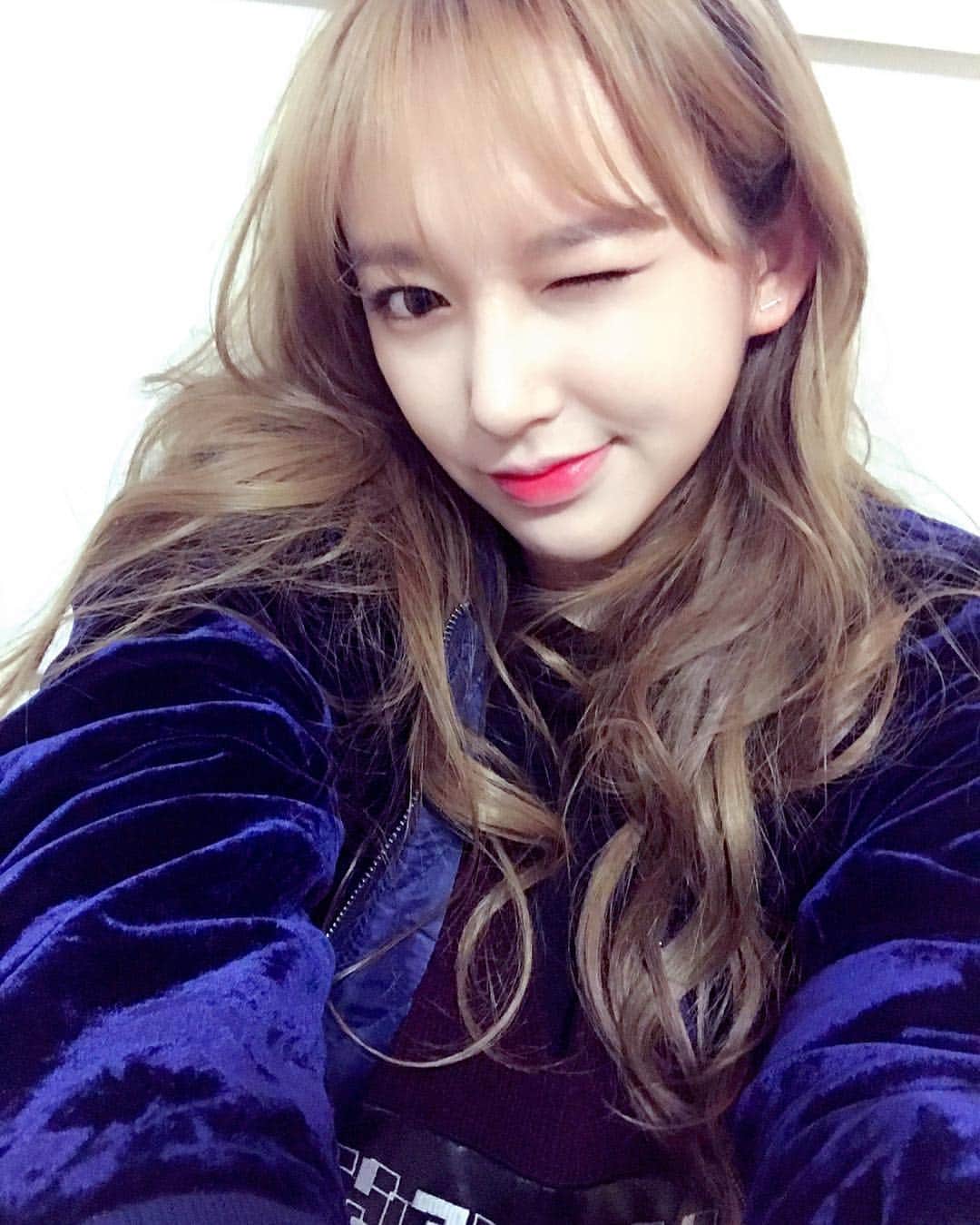 ソンソのインスタグラム：「tvN 인생술집 새내기 특집에 출연하게 됐어요~~🤗🤗 20대에 꼭 하고 싶었던 인생목표와 고민에 대한 댓글 많이 많이 남겨주세요~ 성소가 응원해드릴께요!!💪🏻💪🏻💪🏻 본방사수도 잊지 마세요~」