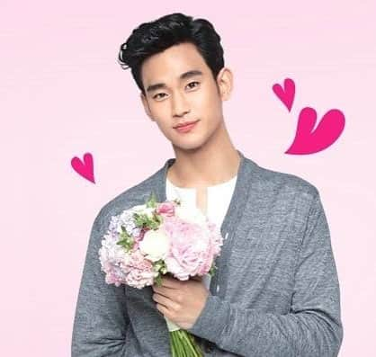 キム・スヒョンのインスタグラム：「Lotte Duty Free  #KSHCFKing #김수현 #KimSooHyun #金秀賢 #キムスヒョン #KSHLotteDutyFree  Be my valentine!💐💐💐」