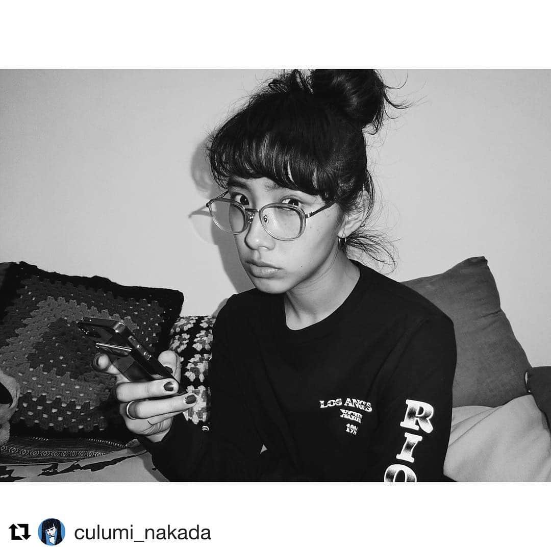 のインスタグラム：「#中田クルミ さん着用の新作 #クラシックフレーム 👓✨ほどよいサイズ感の #ボストン シェイプはクラシカルなファッションにおすすめ✨透明感のあるフレームはカラーレンズを入れてサングラスとしても◎ ： Number：ZB61007 Price ：¥9,000(+tax) ： クルミさん素敵な写真ありがとうございます😍✨ #春ときめくゾフの選べるクラシック #Web特集ページ公開中 #詳しくはプロフィールのリンクからどうぞ #zoff_eyewear #ゾフ #eyewear #glasses #メガネ #眼鏡 #culuminakada #クルミナカダ #harajuku #aomojikei #青文字 #Repost @culumi_nakada with @repostapp ・・・ 今一番のお気に入りはクラシックな透明フレーム👓 My favorite now is classic clear frame. #Zoff #ZoffClassic #CLASSIC #PR」