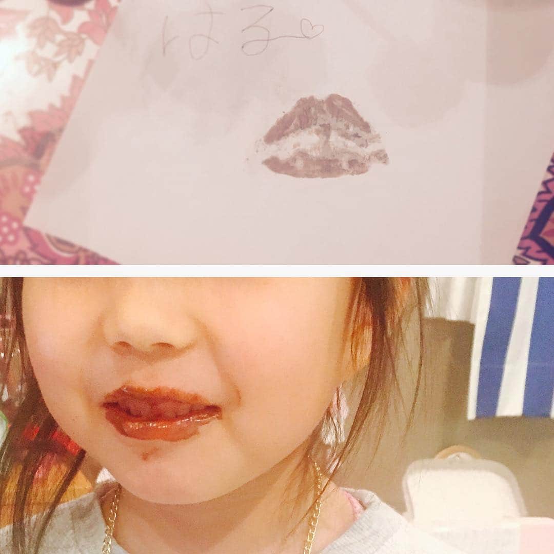 五月女ケイ子のインスタグラム：「スペシャル特典  #バレンタインデー #チョコキスマークをお見舞い」