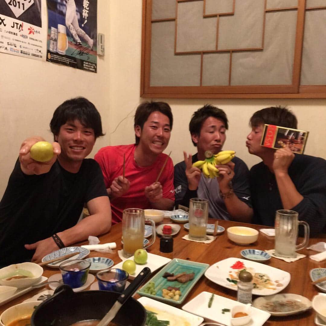 のインスタグラム：「仲良く食事なう〜‼︎ たのしっ😁」