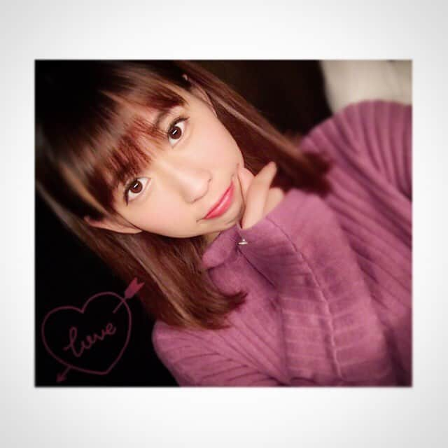 佐伯かなのインスタグラム：「貰いすぎちゃって3月にはぶくぶくです🍫💘 ･ ･ ･ ･ #バレンタイン#ハッピーバレンタイン#0214#valentine#valentineday#valentines2016#指ハート#チョコレート#クッキー#sweets #CANDYGOGO#idol#IDOROCK#佐伯かな#かなぶん」