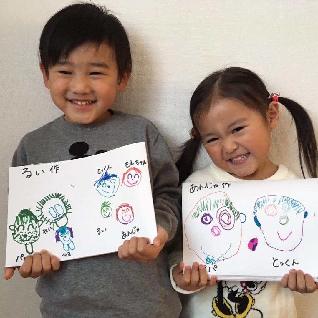 都倉賢のインスタグラム：「るい&あんじゅから素敵なバレンタインの贈り物😍 チームメイトで同級生の上原慎也の子供達🤗  たまに練習場とかで一緒に遊んだりして本当に毎回癒しをもらってます😘  あー大好きな2人から似顔絵描いてもらっちゃってオッチャンどーしよーかなぁ〜〜？！ 何か欲しいものあったらオッチャンにゆーてなぁ。買ったる買ったる❗️ #オレオレ詐欺にはひっかからないけど #赤ちゃん詐欺には絶対にひっかかる自信あり #あー2人とも何が欲しいんだろうな #ちょっとパパに聞いてみないと #今度会った時に2人の喜ぶ顔が見たいから #いやもっと俺になついて欲しいから #物でつるしかないな #本当に有難うねー」