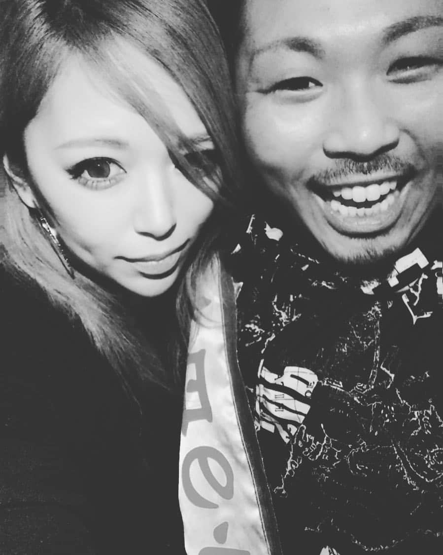 倖田梨紗のインスタグラム：「ゆうちゃん、ハピバ😋 #mbase#村田勇太郎#33歳#お祝い3回目#多分有紗いいやつ」