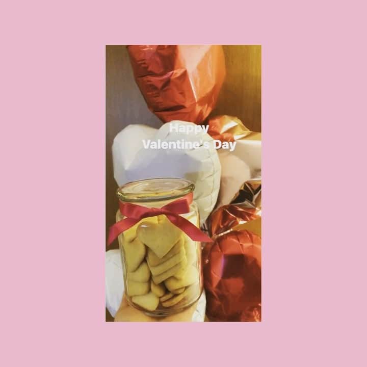 倉窪莉沙のインスタグラム：「* 2日遅れのバレンタイン💝 #バレンタイン #valentine #happyvalentinesday  #クッキー #手作りクッキー #ハート」