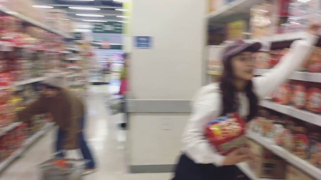 のインスタグラム：「. マネキンチャレンジ 最後みんな振り向く😅笑 . #マネキンチャレンジ #マネキン」