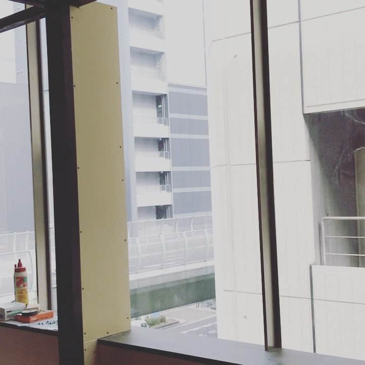 イチかバチか 千日前店のインスタグラム：「▽ #イチかバチか 準備中です 🤤 略して #イチバチ ！！ × #大工さん たちの仕事が かなりはやくて見に行くたびに 驚いてます😱笑 #イチバチ #osaka #駅近 #大阪 #なんば #千日前 #日本橋 #大阪 #均一居酒屋 #個室 #個室居酒屋 #鳥貴族 #カクテル  #デザート #食べ放題 #飲み放題 #生ビール #半額 #instagood #swag #foodporn #ハンパじゃない #最高かよ #工事中 #オープン #open」