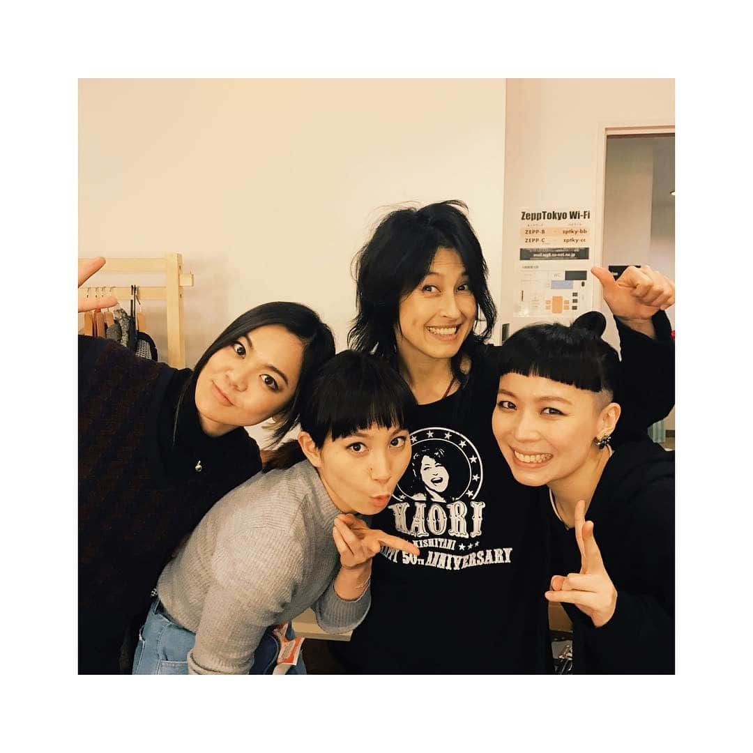 三好春奈のインスタグラム：「岸谷香さんの50歳記念のガールズバンドでベースを弾かせて頂くことになりまして本日お披露目でございました☻FLiPのゆうみちゃんとゆうこちゃんと私という1989年3月生まれA型の3人で頑張ります💪」