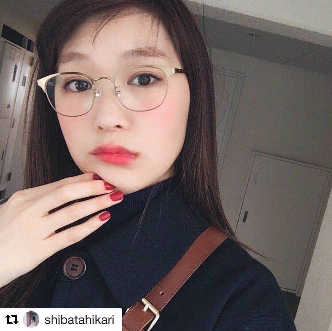 Zoff Officialのインスタグラム：「#柴田ひかり さん着用の新作 #クラシックフレーム 👓✨細く薄く、スタイリッシュな印象を演出するメタル製の #サーモント フレーム。フロントの #ゴールド とサイドに配された明るめの #べっ甲 柄が春らしいカラーリングです🌸 ： Number：ZP72013 Price ：¥9,000(+tax) ： ひかりさんご着用いただきありがとうございます😆✨ #春ときめくゾフの選べるクラシック #Web特集ページ公開中 #詳しくはプロフィールのリンクからどうぞ #zoff_eyewear #ゾフ #eyewear #glasses #メガネ #眼鏡 #shibatahikari #harajuku #aomojikei #青文字 #Repost @shibatahikari with @repostapp ・・・ 毎日メガネしてる👓 #Zoff #ZoffClassic #CLASSIC #PR」