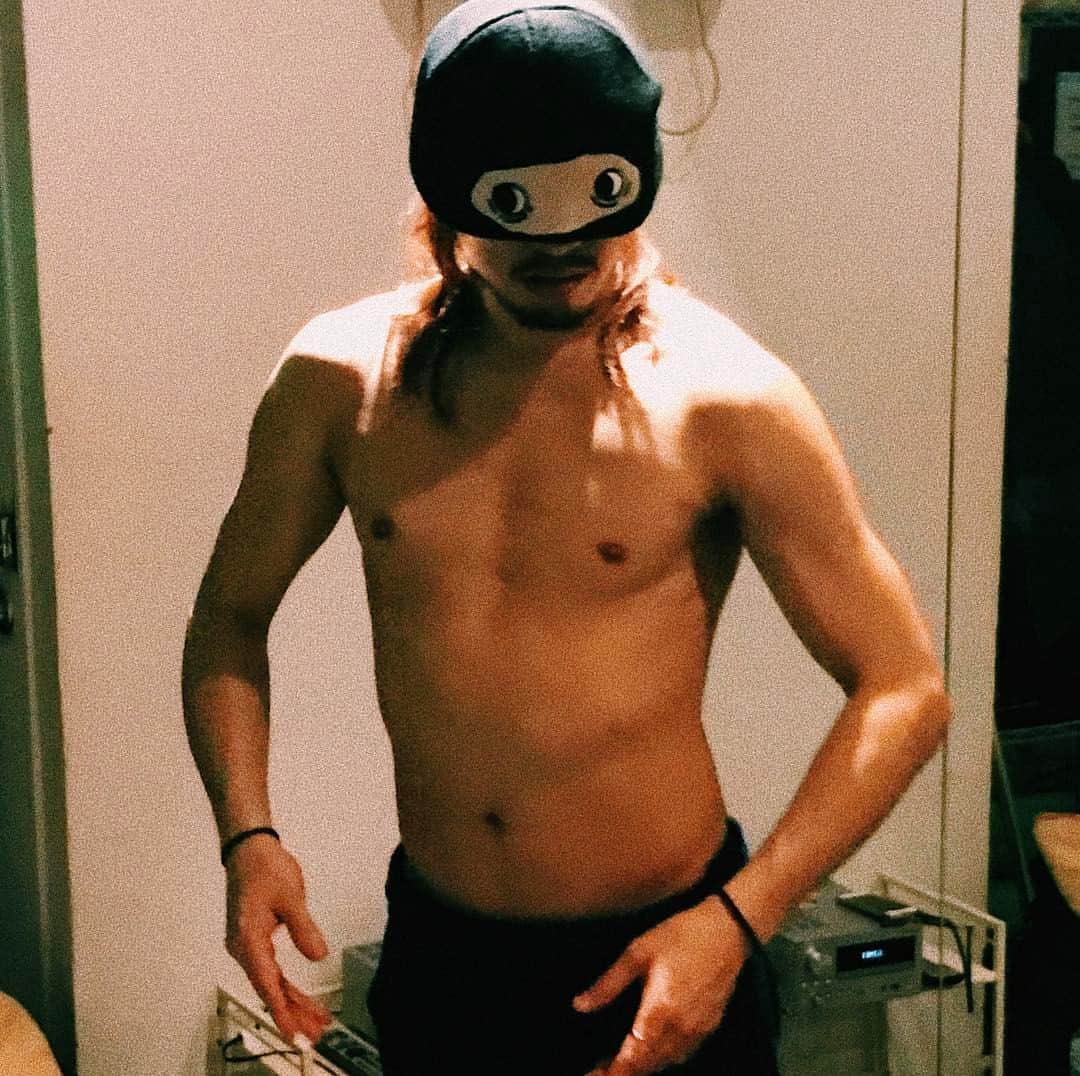 米津玄師のインスタグラム：「cool」