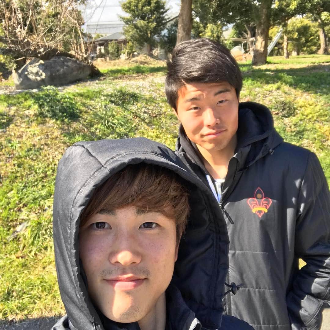 垣田裕暉のインスタグラム：「Instagram始めました。 よろしくお願いします。  宮崎キャンプも残りわずかだから頑張ろう！  ちなみに今日は同期のきわらが誕生日です。  #宮崎幾笑#同期#初投稿#」