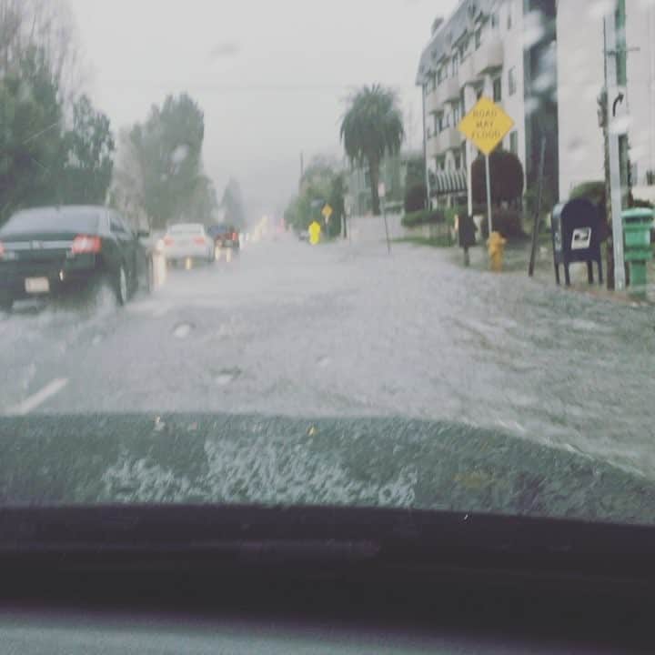 のインスタグラム：「#california #losangeles #rain #storm」