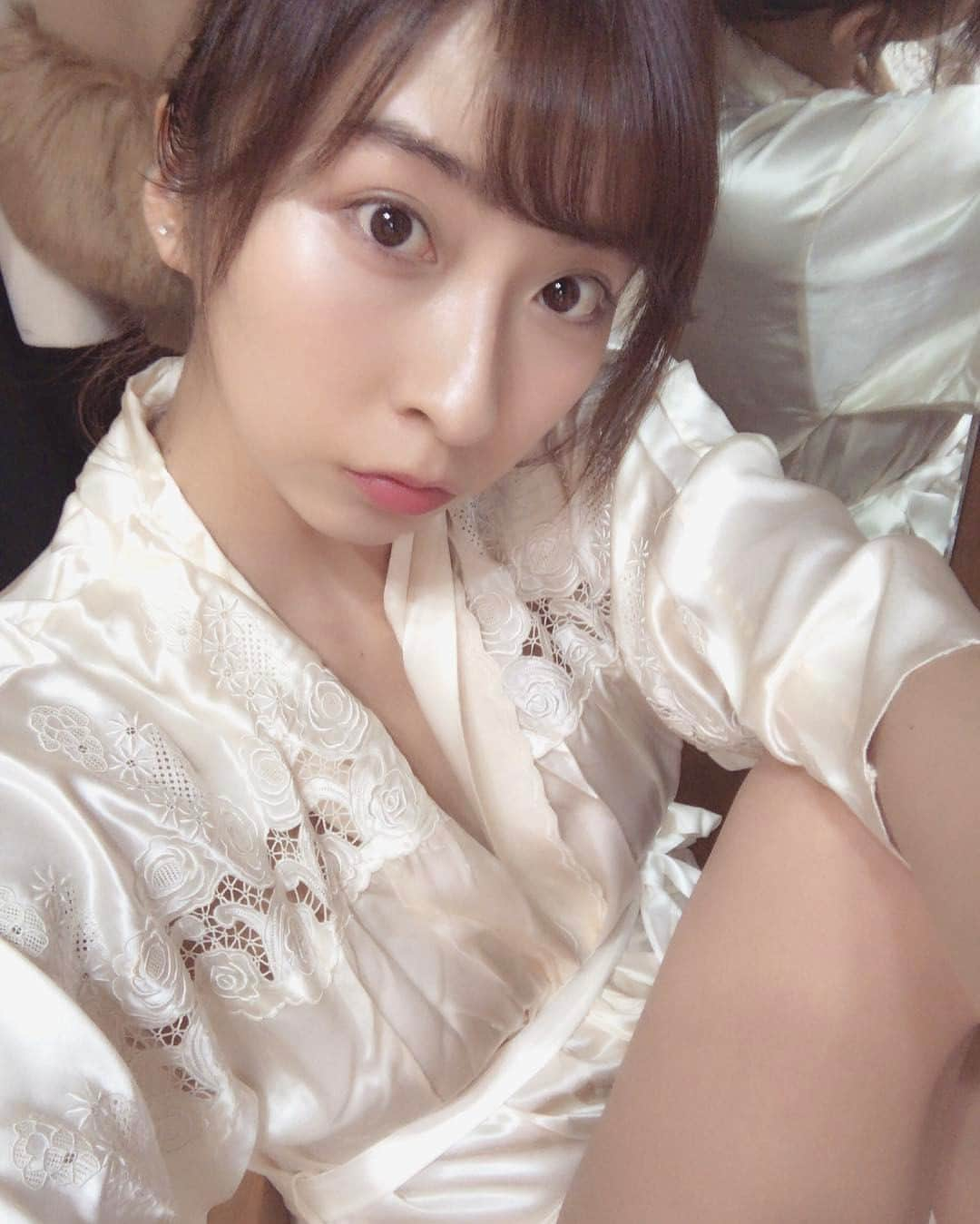 緒方咲さんのインスタグラム写真 - (緒方咲Instagram)「ガウン好きぃ〜👼💘💫 ランジェリーとかたくさん集めたいな💕 #gown #ガウン #night #ナイトガウン #nightgown #lingerie #ランジェリー #レース #可愛い #love #photo #me #girl #セルフィー #自撮り #グラドル自画撮り部 #緒方咲 #selfie #happy #instagood #instalove #sexy #cute #white #白 #女子力」2月18日 22時13分 - chaaansaki