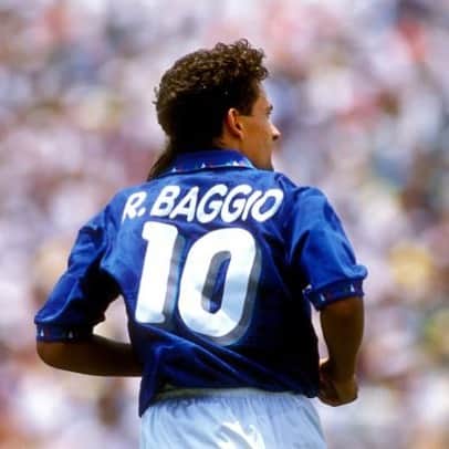 マッシモ・ゴッビのインスタグラム：「"...ah da quando Baggio non gioca più..." Auguri ad un Fuoriclasse...un Mito... una Leggenda del Calcio! #RobertoBaggio #50 #SkyBaggio50」