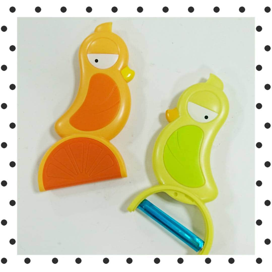 RainbowSPECTRUM仙台ロフト店のインスタグラム：「なんともいえない表情で こちらをちらりと見ている鳥さん🐦 . お料理に大活躍の ピーラーです(*^^*)💡 . #RainbowSPECTRUM #rs仙台ロフト #レインボースペクトラム #🌈 #rainbow #yummy #cooking #料理 #kitchen #キッチン #おいしい #おうちカフェ #おうちごはん #cafe #カフェ #bird #unique #fashion #f4f #follow4follow #相互フォロー #instagood #instagram #写真撮ってる人と繋がりたい #ファインダー越しの私の世界」