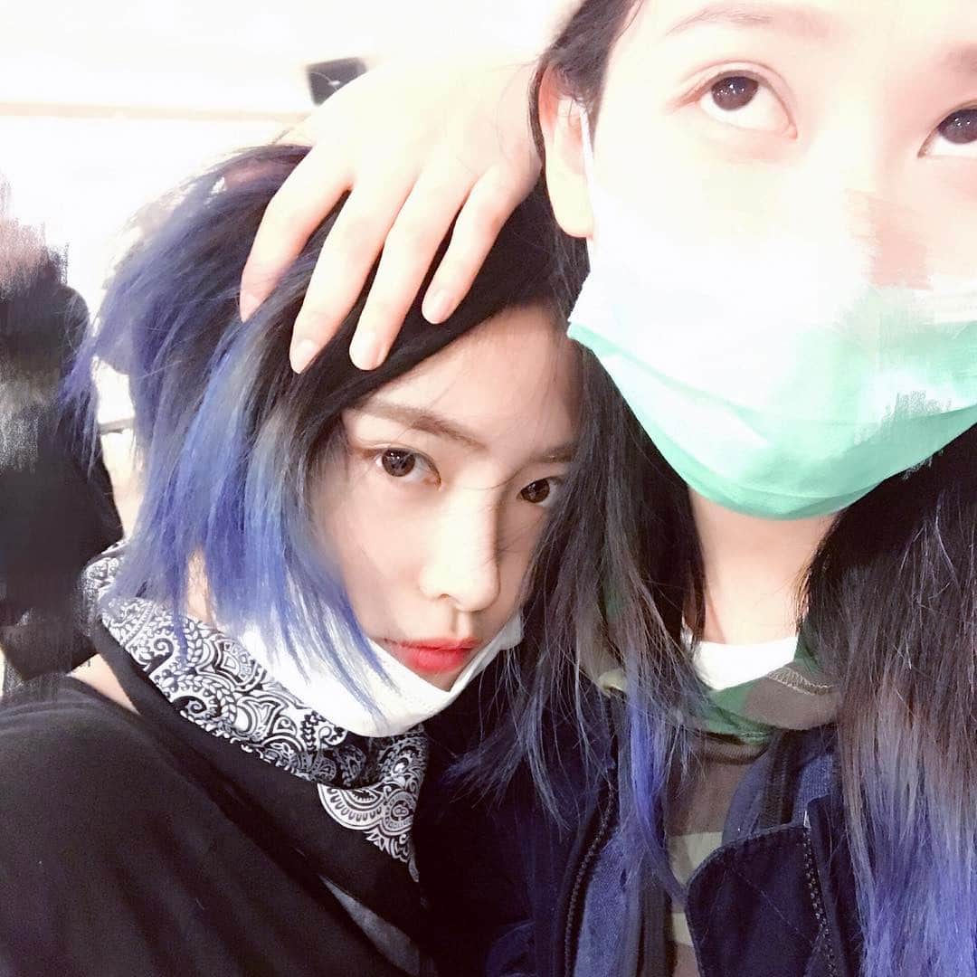 KIKIのインスタグラム：「想把头发偷过来✂️✂️」