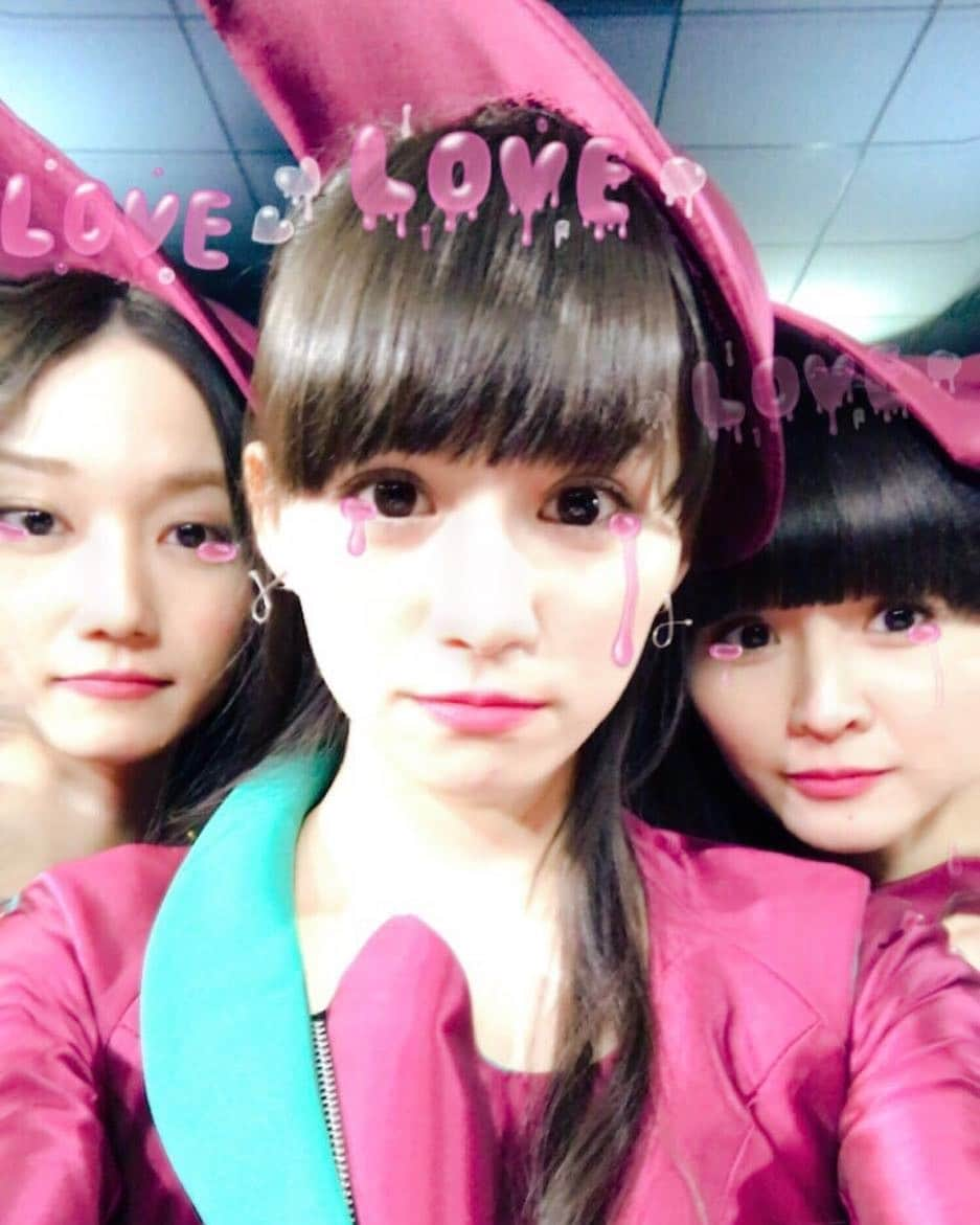 Perfumeさんのインスタグラム写真 - (PerfumeInstagram)「Thank you all for watching our live stream on Valentine's Day! We got a lot of requests from the fans after the "P.T.A. TV" live stream so here are some videos and photo we took using SNOW app! We'll post other versions for fan club soon, too.  If you haven't checked out our new single "TOKYO GIRL", it is out now!  US, Canada, Mexico: http://po.st/tgepsa UK, Ireland: http://po.st/tgepuk Everywhere else: http://po.st/tgepot  14日に行った配信ご覧いただきました皆様、ありがとうございました！ 同じ日に行ったファンクラブ限定の"P.T.A. TV"生配信終了後にファンのみなさんから要望が多かったSNOWアプリを使って撮影した画像をアップしちゃいます！ ファンクラブの方にはまた別バージョンを近日中に公開しますのでお楽しみに⭐️ シングル「TOKYO GIRL」も発売中です！  From Staff」2月19日 5時02分 - prfm_official