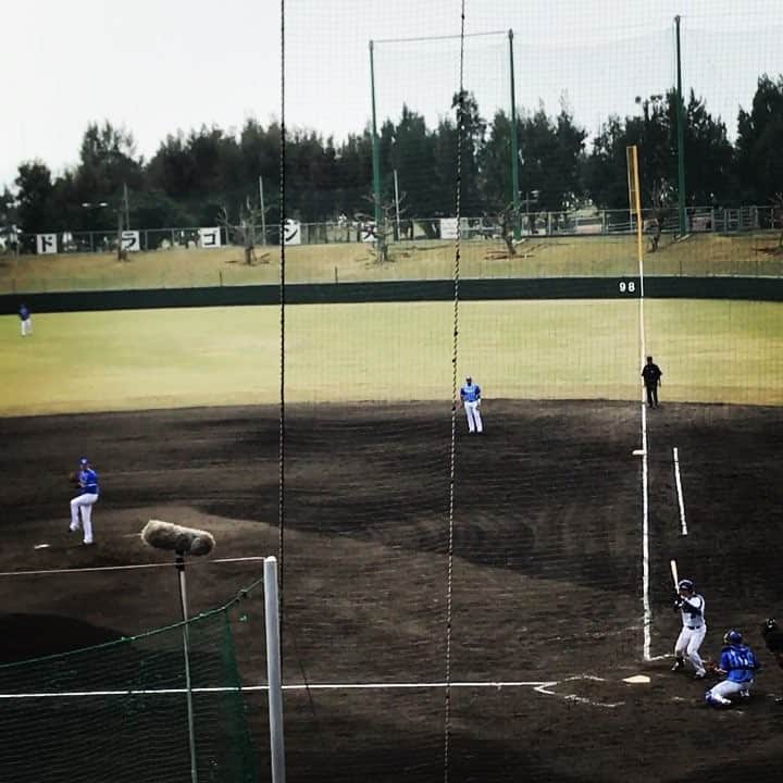 戸田昭吾のインスタグラム：「昨日撮ったフィル・クラインのピッチング動画をアップしておきますね。肉眼でしっかり見たかったので、撮ったのはこの一球だけ。球団史上最高の外国人投手獲ったかも。 #baystars」