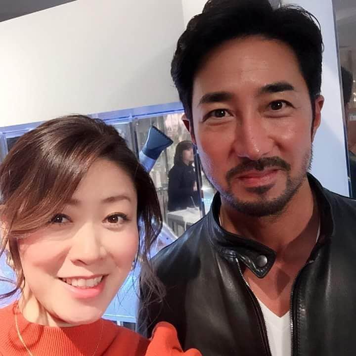 のインスタグラム：「イベント終了後に、越智めぐみさんと記念にパチリ！  めぐちゃんには、17年ぐらい髪を切ってもらってます。しかも２週間おきに(笑)  皆さんも、良かったら表参道にある美容室「アルファラン」、ぜひ行ってみて下さいね。」