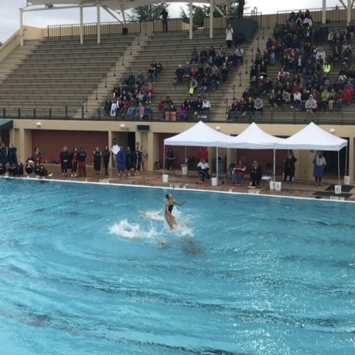 マリヤ・コロレバのインスタグラム：「Loved watching @stanfordsynchro compete today against Ohio State and Lindenwood! So excited for how far they've come already this season and can't wait to watch Collegiates in a few weeks! Also makes me miss Stanny so much 😭🌲❤️💦👯#fearthetree #getthatring #thecardiscoming #gonnachompyou #stanfordgirls #nerds」