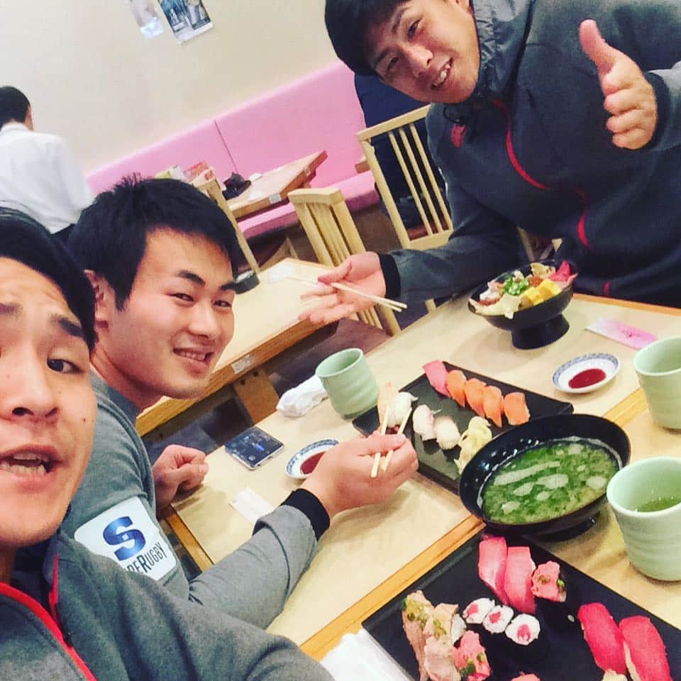 後藤輝也のインスタグラム：「すしざんまい。#お寿司#美味しい#お疲れ会#今日は俺のおごりで。#明日からも頑張ろ」